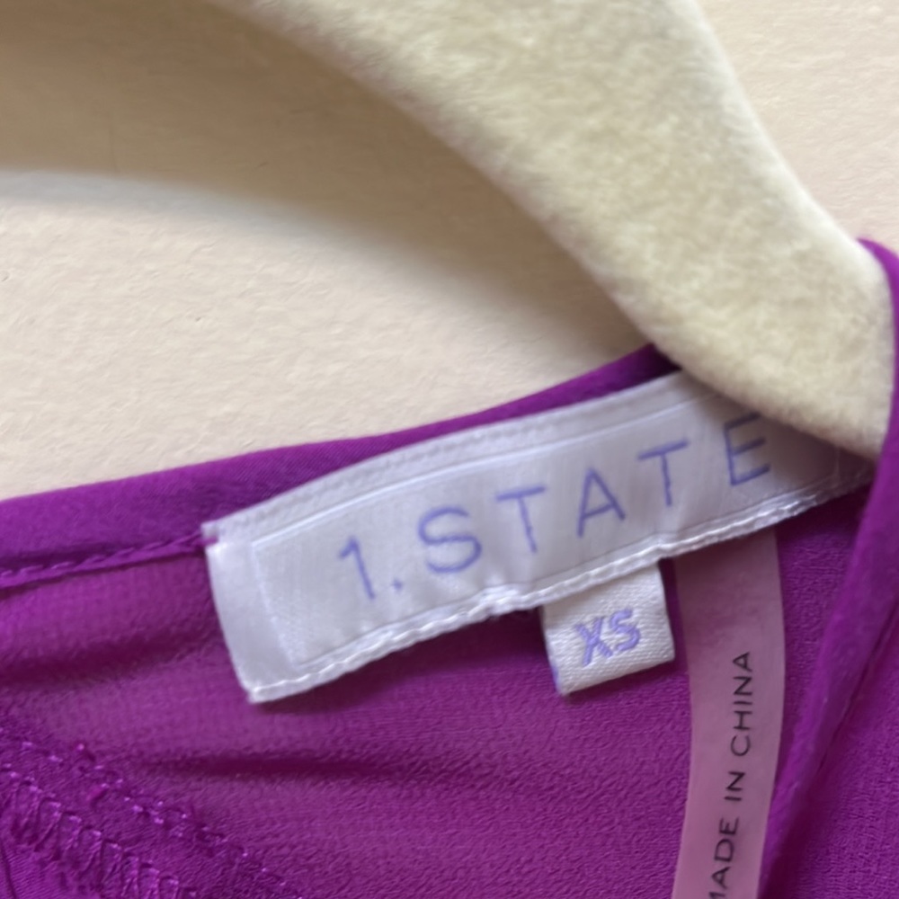 1.State magenta blouse with sheer shoulders. Size XS - Picture 8 of 9